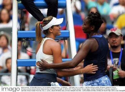 (151003) -- WUHAN, Oct. 3, 2015 -- Garbine Muguruza(L) of Spain greets to Venus Williams of the United States after the final of women s singles at 2015 WTA Tennis Damen Wuhan Open Tennis Tournament in Wuhan, capital of central China s Hubei Province, Oct. 3, 2015. Venus Williams won 2-0 and claimed the title. ) (SP)CHINA-WUHAN-TENNIS-WTA-WUHAN OPEN (CN) ChengxMin 