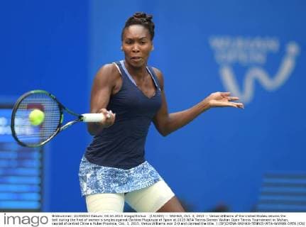 (151003) -- WUHAN, Oct. 3, 2015 -- Venus Williams of the United States returns the ball during the final of women s singles against Garbine Muguruza of Spain at 2015 WTA Tennis Damen Wuhan Open Tennis Tournament in Wuhan, capital of central China s Hubei Province, Oct. 3, 2015. Venus Williams won 2-0 and claimed the title. ) (SP)CHINA-WUHAN-TENNIS-WTA-WUHAN OPEN (CN) ChengxMin 