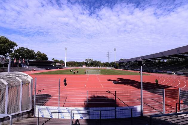 Fußball, Stadiongeschichte SG Wattenscheid 09 Fußball Regionalliga West 12. Spieltag SG Wattenscheid 09 am 03.10.2015 im Lohrheidestadion in Bochum Ansicht der Haupttribühne xTTx