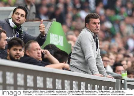Fußball 1. Bundesliga 8. Spieltag Borussia Mönchengladbach - VfL Wolfsburg am 03.10.2015 im Borussia-Park in Mönchengladbach Dieter Hecking ( Trainer Wolfsburg ) auf der Tribüne xRx