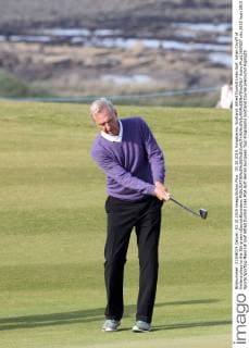03.10.2015. Kingsbarns, Scotland. Alfred Dunhill Links Golf. Johan Cruyff of Holland plays to the 5th green xDavidxBlunsdenx  ActionPlus11667837