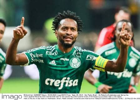 Sept. 30, 2015 - Sao Paulo, Brazil - Ze Roberto of celebrates goal during the match against Palmeiras and Internacional valid for the second leg of-the quarter-finals of the Brazil Cup at Allianz Park in the region west of the city of Sao Paulo on Wednesday. Brazil: Match between Palmeiras and Internacional - ZUMAp133