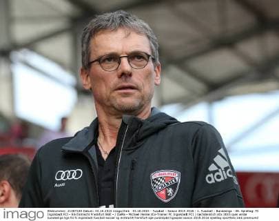 03.10.2015 - Fussball - Saison 2015 2016 - 1. Fussball - Bundesliga - 08. Spieltag: FC Ingolstadt FCI - SG Eintracht Frankfurt SGE - DaMa - Michael Henke (Co-Trainer FC Ingolstadt FCI ) nachdenklich