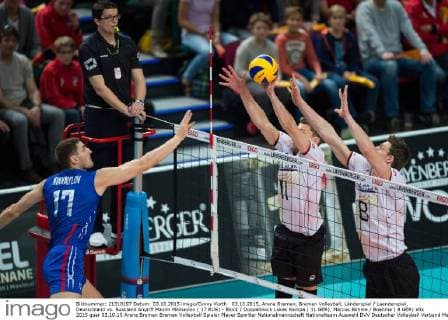 03.10.2015, Arena Bremen, Bremen Volleyball, Länderspiel Laenderspiel, Deutschland vs. Russland Angriff Maxim Mikhaylov ( 17 RUS) - Block Doppelblock Lukas Kampa ( 11 GER), Marcus Böhme Boehme ( 8 GER)