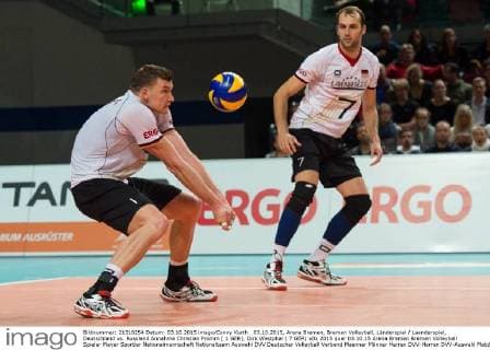 03.10.2015, Arena Bremen, Bremen Volleyball, Länderspiel Laenderspiel, Deutschland vs. Russland Annahme Christian Fromm ( 1 GER), Dirk Westphal ( 7 GER)