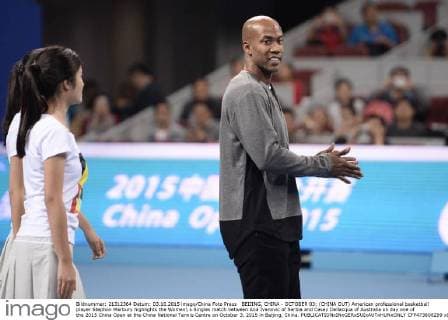 BEIJING, CHINA - OCTOBER 03: (CHINA OUT) American professional basketball player Stephon Marbury highlights the Women s Singles match between Ana Ivanovic of Serbia and Casey Dellacqua of Australia on day one of the 2015 China Open at the China National Tennis Centre on October 3, 2015 in Beijing, China.  CFP473808299 