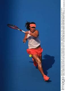 (151004) -- BEIJING, Oct. 4, 2015 -- China s Han Xinyun returns the ball against Flavia Pennetta of Italy during their women s singles first round match of China Open Tennis Tournament at National Tennis Center in Beijing, capital of China on Oct. 4, 2015. Flavia Han Xinyun lost 1-2. )(wll) (SP)CHINA-BEIJING-TENNIS-CHINA OPEN-WOMEN S SINGLES-1ST ROUND(CN) XingxGuangli 