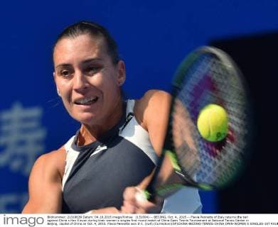 (151004) -- BEIJING, Oct. 4, 2015 -- Flavia Pennetta of Italy returns the ball against China s Han Xinyun during their women s singles first round match of China Open Tennis Tournament at National Tennis Center in Beijing, capital of China on Oct. 4, 2015. Flavia Pennetta won 2-1. )(wll) (Correction)(SP)CHINA-BEIJING-TENNIS-CHINA OPEN-WOMEN S SINGLES-1ST ROUND(CN) LixWen 