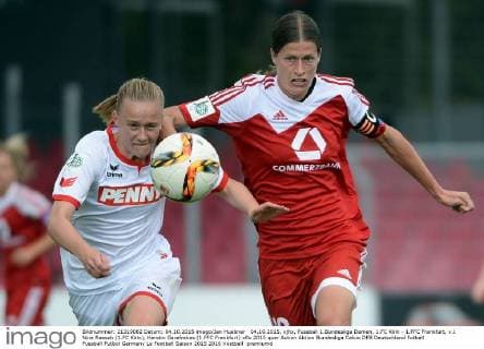 04.10.2015, xjhx, Fussball 1.Bundesliga Damen, 1.FC Köln - 1.FFC Frankfurt, v.l. Nina Raasch (1.FC Köln), Kerstin Garefrekes (1.FFC Frankfurt)