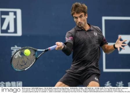 SHENZHEN, CHINA - OCTOBER 04: (CHINA OUT) Tommy Robredo of Spain returns a shot against Tomas Berdych of Czech Republic during semi-final match on day seven of the 2015 Shenzhen Open ATP Tennis Herren World Tour at Longgang Sports Center on October 4, 2015 in Shenzhen, Guangdong Province of China.  CFP473851762 