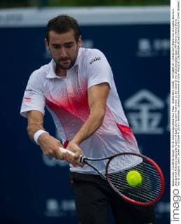 SHENZHEN, CHINA - OCTOBER 04: (CHINA OUT) Marin Cilic of Croatia returns a shot against Feliciano Lopez Diaz-Guerra of Spain during semi-final match on day seven of the 2015 Shenzhen Open ATP Tennis Herren World Tour at Longgang Sports Center on October 4, 2015 in Shenzhen, Guangdong Province of China.  CFP473856665 