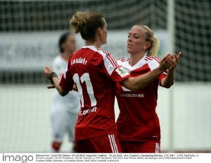 04.10.2015, xjhx, Fussball 1.Bundesliga Damen, 1.FC Köln - 1.FFC Frankfurt, v.l. Simone Laudehr (1.FFC Frankfurt), Mandy Islacker (1.FFC Frankfurt)