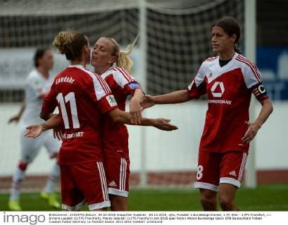 04.10.2015, xjhx, Fussball 1.Bundesliga Damen, 1.FC Köln - 1.FFC Frankfurt, v.l. Simone Laudehr (1.FFC Frankfurt), Mandy Islacker (1.FFC Frankfurt)