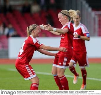 Koeln vl. Jackie Groenen (Frankfurt) und Marith Prießen (Frankfurt) jubeln ueber das Tor zum 2:0 1. FC Koeln - 1. FFC Frankfurt, Fussball, Frauen, Damen, Allianz Frauen-Bundesliga, Spieltag 4, 04.10.2015 Copyright: Horn xEibner-Pressefoto EP_bhorn