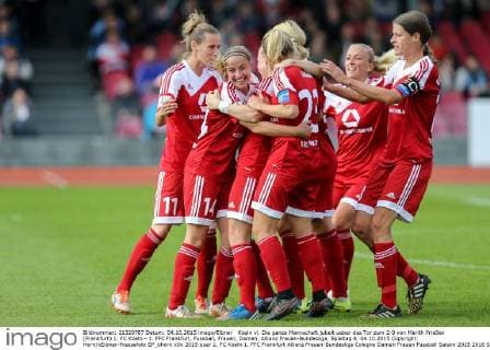 Koeln vl. Die ganze Mannschaft jubelt ueber das Tor zum 2:0 von Marith Prießen (Frankfurt) 1. FC Koeln - 1. FFC Frankfurt, Fussball, Frauen, Damen, Allianz Frauen-Bundesliga, Spieltag 4, 04.10.2015 Copyright: Horn xEibner-Pressefoto EP_bhorn