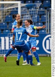 v.li.: Theresa Betz (Hoffenheim, 20), Emily Evels (Hoffenheim, 17) und Torschützin Martina Moser (Hoffenheim, 7) jubeln über das 1:0, Jubel, Torjubel, Torerfolg, celebrate the goal, goal, celebration, Jubel ueber das Tor, optimistisch, Action, Aktion, Fussball, Allianz Frauen-Bundesliga, TSG 1899 Hoffenheim - Bayer 04 Leverkusen, xozx