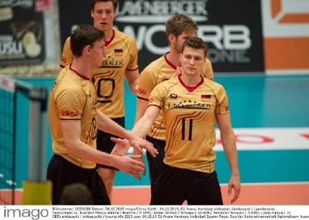 04.10.2015, CU Arena, Hamburg Volleyball, Länderspiel Laenderspiel, Deutschland vs. Russland Marcus Böhme Boehme ( 8 GER), Jochen Schöps Schoeps ( 10 GER), Sebastian Schwarz ( 3 GER), Lukas Kampa ( 11 GER) enttäuscht enttaeuscht traurig