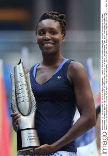 Venus Williams of the United States poses with her champion trophy after winning the final match against Garbine Muguruza of Spain during the 2015 WTA Tennis Damen Wuhan Open tennis tournament in Wuhan city, central China s Hubei province, 3 October 2015. Venus Williams won her biggest title in five years at the Wuhan Open on Saturday (3 October 2015) after Garbine Muguruza quitted, making her the fifth player to pull out mid-match in the late-season tournament. Williams took the first set and was three games up in the second when the Spaniard stopped play at 53 minutes, handing the American veteran the 47th title win of her career, and her first victory at a WTA Premier Five event since she beat Victoria Azarenka in 2010 in Dubai. Wimbledon finalist Muguruza, ranked world number eight, 16 places ahead of American veteran Williams, had a tough semi-final against Germany s Angelique Kerber, winning in straight sets but falling during the closing tie break and injuring her ankle. But the 21-year-old said it was exhaustion not injury that made her pull out. Venus wins 47th career title as Muguruza quits Wuhan Open final  pbu340128_14