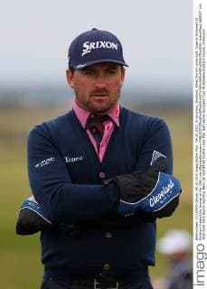 04.10.2015. St Andrews, Scotland. Alfred Dunhill Links Golf. Graeme McDowell of Northern Ireland the fairway of the 15th hole xDavidxBlunsdenx  ActionPlus11669187