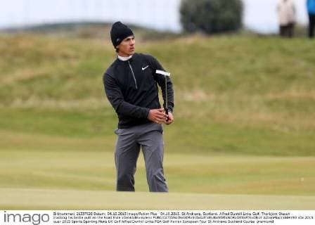 04.10.2015. St Andrews, Scotland. Alfred Dunhill Links Golf. Thorbjorn Olesen tracking his birdie putt on the Road Hole xDavidxBlunsdenx  ActionPlus11669193