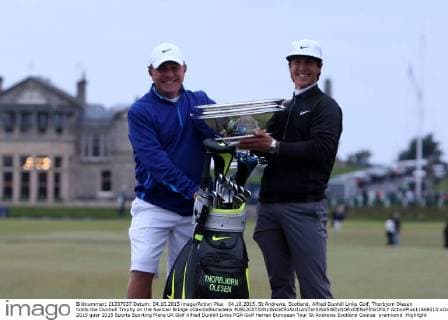 04.10.2015. St Andrews, Scotland. Alfred Dunhill Links Golf. Thorbjorn Olesen holds the Dunhull Trophy on the Swilcan Bridge xDavidxBlunsdenx  ActionPlus11669210