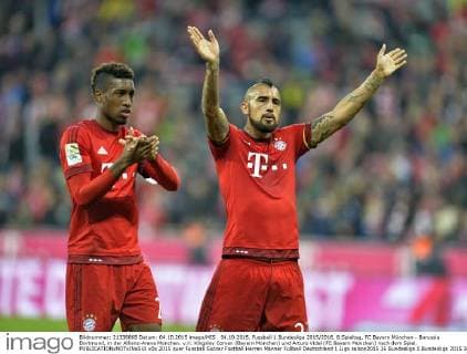 04.10.2015, Fussball 1.Bundesliga 2015 2016, 8.Spieltag, FC Bayern München - Borussia Dortmund, in der Allianz-Arena München. v.li: Kingsley Coman (Bayern München) und Arturo Vidal (FC Bayern München) nach dem Spiel. 