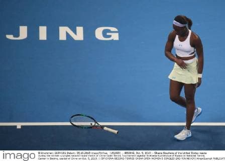 (151005) -- BEIJING, Oct. 5, 2015 -- Sloane Stephens of the United States reacts during the women s singles second round match of China Open Tennis Tournament against Svetlana Kuznetsova of Russia at National Tennis Center in Beijing, capital of China on Oct. 5, 2015. ) (SP)CHINA-BEIJING-TENNIS-CHINA OPEN-WOMEN S SINGLES-2ND ROUND(CN) XingxGuangli 
