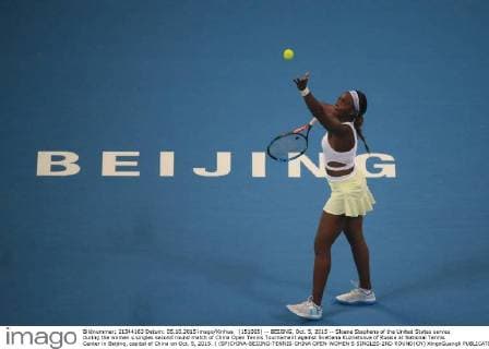 (151005) -- BEIJING, Oct. 5, 2015 -- Sloane Stephens of the United States serves during the women s singles second round match of China Open Tennis Tournament against Svetlana Kuznetsova of Russia at National Tennis Center in Beijing, capital of China on Oct. 5, 2015. ) (SP)CHINA-BEIJING-TENNIS-CHINA OPEN-WOMEN S SINGLES-2ND ROUND(CN) XingxGuangli 