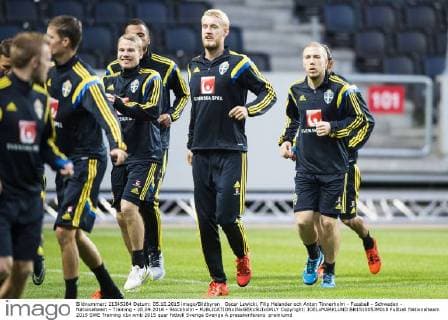 Oscar Lewicki, Filip Helander och Anton Tinnerholm - Fussball - Schweden - Nationalteam - Training - 2ß.09.2016 - Stockholm -  Copyright: JOELxMARKLUND BB151005JM018