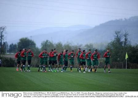 Oct. 5, 2015 - Pravets, Bulgaria - Bulgarian national soccer team made a few drills on the training base in the town of Pravets, some 55 km from Sofia on October 05.2015, before the official match against the team of Azerbaijan ..in the qualifying game of EURO 2016 group H. Bulgarian national soccer team training  - ZUMAn230
