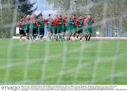 Oct. 5, 2015 - Pravets, Bulgaria - Bulgarian national soccer team made a few drills on the training base in the town of Pravets, some 55 km from Sofia on October 05.2015, before the official match against the team of Azerbaijan ..in the qualifying game of EURO 2016 group H. Bulgarian national soccer team training  - ZUMAn230