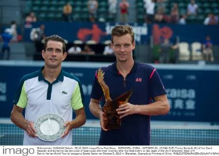 SHENZHEN, CHINA - OCTOBER 05: (CHINA OUT) Tomas Berdych (R) of the Czech Republic and Guillermo Garcia-Lopez of Spain pose with their trophies after the final match on day eight of the 2015 Shenzhen Open ATP Tennis Herren World Tour at Longgang Sports Center on October 5, 2015 in Shenzhen, Guangdong Province of China.  CFP473919964 