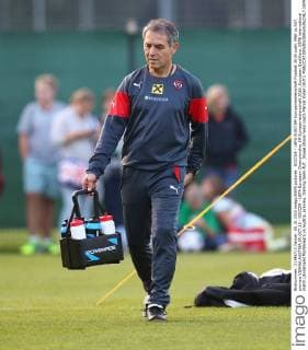 SOCCER - UEFA EURO EM Europameisterschaft Fussball 2016 quali, MNE vs AUT, preview VIENNA,AUSTRIA,05.OCT.15 - SOCCER - UEFA European Championship EM Europameisterschaft 2016, European Qualifiers, OEFB international match Länderspiel Montenegro vs Austria, preview, training team AUT. Image shows head coach Marcel Koller (AUT). GEPAxpictures xChristianxOrt