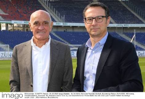 01.10.2015, Hannover Fussball, Fußball, Bundesliga Saison 2015-2016, HDI Arena, Pressekonferenz, Hannover 96, Präsident Martin Kind (L) und Geschäftsführer Martin Bader (R)