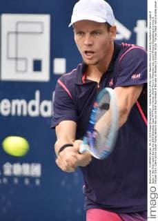 Tomas Berdych of the Czech Republic returns a shot to Guillermo Garcia-Lopez of Spain in the final match during the 2015 Shenzhen Open ATP Tennis Herren World Tour in Shenzhen city, south China s Guangdong province, 5 October 2015. Czech tennis player Tomas Berdych has won his first tournament of the year on Monday (5 October 2015). The top Czech men s singles player beat Spaniard Guillermo Garcia-Lopez in straight sets: 6:3, 7:6 at the Shenzen Open. He came back in the second set after trailing 0:3. The win puts 30-year-old Berdych on clear course to take part in the prestigious year end Masters tournament at the end of the year in London. Berdych beats Garcia-Lopez to win Shenzhen Open  pbu340902_23