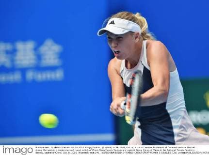 (151006) -- BEIJING, Oct. 6, 2015 -- Caroline Wozniacki of Denmark returns the ball during the women s singles second round match of China Open Tennis Tournament against Wang Qiang of China at the National Tennis Center in Beijing, capital of China, Oct. 6, 2015. Wozniacki won 2-0. ) (SP)CHINA-BEIJING-TENNIS-CHINA OPEN-WOMEN S SINGLES (CN) LixWen 