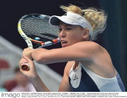 (151006) -- BEIJING, Oct. 6, 2015 -- Caroline Wozniacki of Denmark returns the ball during the women s singles second round match of China Open Tennis Tournament against Wang Qiang of China at the National Tennis Center in Beijing, capital of China, Oct. 6, 2015. Wozniacki won 2-0. ) (SP)CHINA-BEIJING-TENNIS-CHINA OPEN-WOMEN S SINGLES (CN) LixWen 