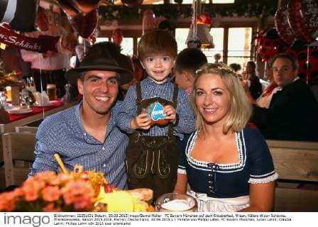 FC Bayern München auf dem Oktoberfest, Wiesn, Käfers Wiesn Schänke, Theresienwiese, Saison 2015 2016, Herren, Deutschland, 30.09.2015 v.l. Familie von Philipp Lahm, FC Bayern München, Julian Lahm; Claudia Lahm; Philipp Lahm