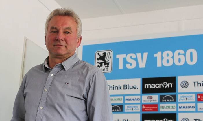 06.10.2015, TSV1860 Training, München, Fussball, 06.10.2015,TSV1860 Training, Fussball, Grünwalder Strasse, München im Bild: Benno Möhlmann TSV 1860 bei seine erste PK bei TSV 1860
