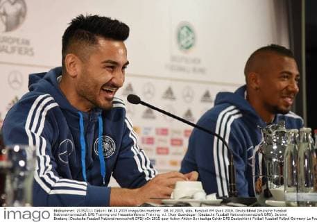06.10.2015, xblx, Fussball EM Quali 2016, Deutschland Deutsche Fussball Nationalmannschaft DFB Training und Pressekonferenz Training, v.l. Ilkay Guendogan (Deutsche Fussball Nationalmannschaft DFB), Jerome Boateng (Deutsche Fussball Nationalmannschaft DFB)