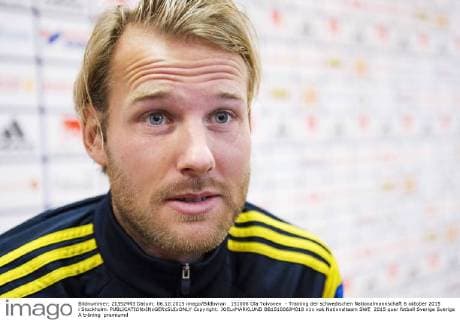 151006 Ola Toivonen - Training der schwedischen Nationalmannschaft 6 oktober 2015 i Stockholm.  Copyright: JOELxMARKLUND BB151006JM018
