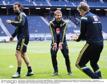 151006 Zlatan Ibrahimovic, Kim Källström und Pontus Wernbloom - Training der schwedischen Nationalmannschaft 6 oktober 2015 i Stockholm.  Copyright: JOELxMARKLUND BB151006JM022