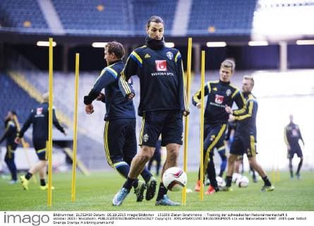 151006 Zlatan Ibrahimovic - Training der schwedischen Nationalmannschaft 6 oktober 2015 i Stockholm.  Copyright: JOELxMARKLUND BB151006JM025