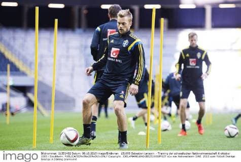 151006 Sebastian Larsson - Training der schwedischen Nationalmannschaft 6 oktober 2015 i Stockholm.  Copyright: JOELxMARKLUND BB151006JM027
