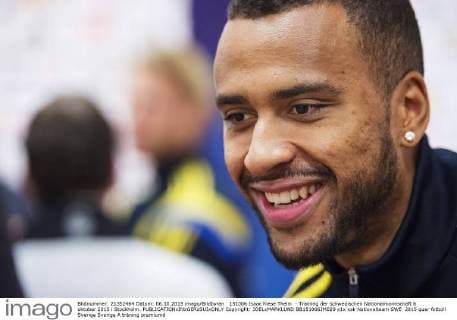 151006 Isaac Kiese Thelin - Training der schwedischen Nationalmannschaft 6 oktober 2015 i Stockholm.  Copyright: JOELxMARKLUND BB151006JM029