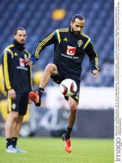 151006 Erkan Zengin - Training der schwedischen Nationalmannschaft 6 oktober 2015 i Stockholm.  Copyright: JOELxMARKLUND BB151006JM033