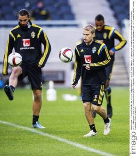 151006 Oscar Lewicki - Training der schwedischen Nationalmannschaft 6 oktober 2015 i Stockholm.  Copyright: JOELxMARKLUND BB151006JM040