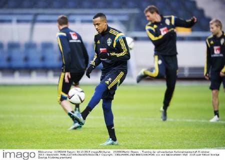 151006 Martin Olsson - Training der schwedischen Nationalmannschaft 6 oktober 2015 i Stockholm.  Copyright: JOELxMARKLUND BB151006JM041