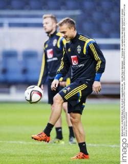 151006 Pierre Bengtsson - Training der schwedischen Nationalmannschaft 6 oktober 2015 i Stockholm.  Copyright: JOELxMARKLUND BB151006JM042