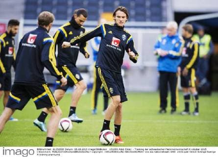 151006 Albin Ekdal - Training der schwedischen Nationalmannschaft 6 oktober 2015 i Stockholm.  Copyright: JOELxMARKLUND BB151006JM047